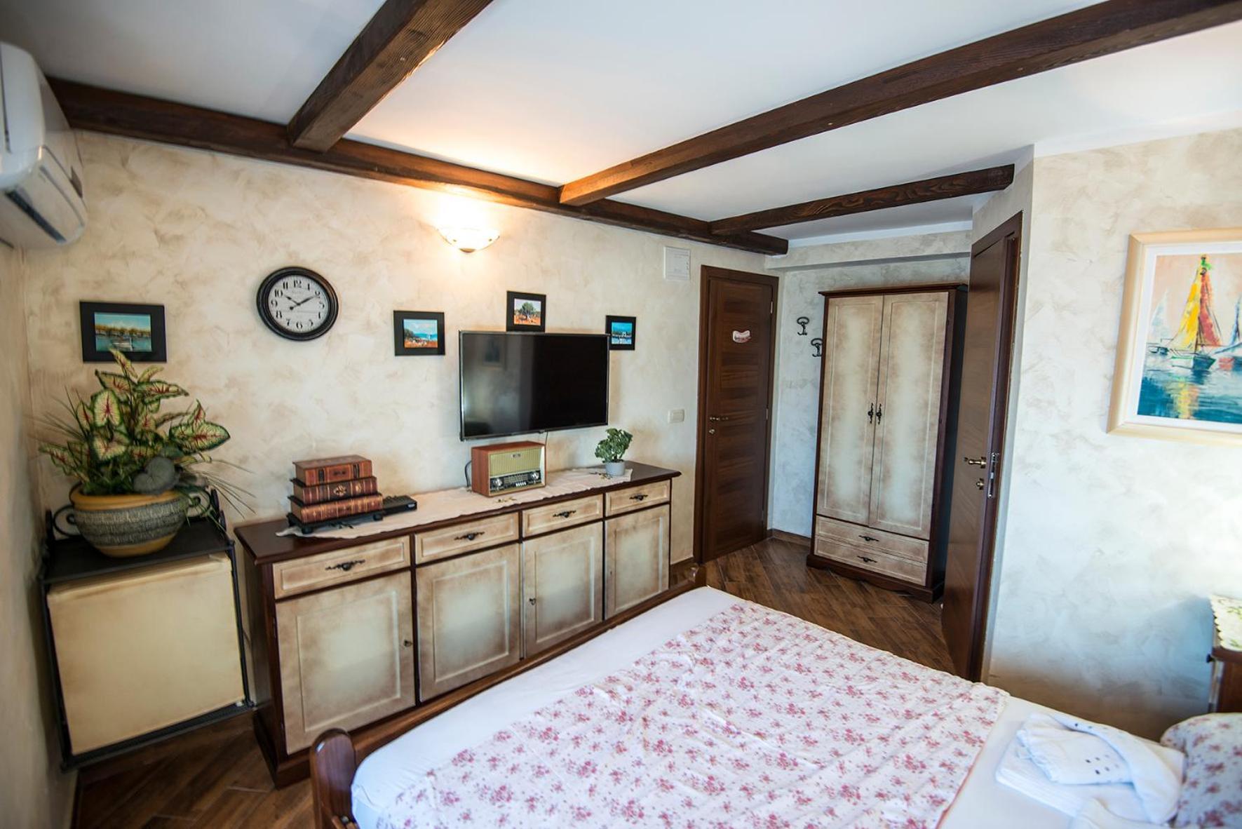 & External Bedroom Diana Baska (Krk)
